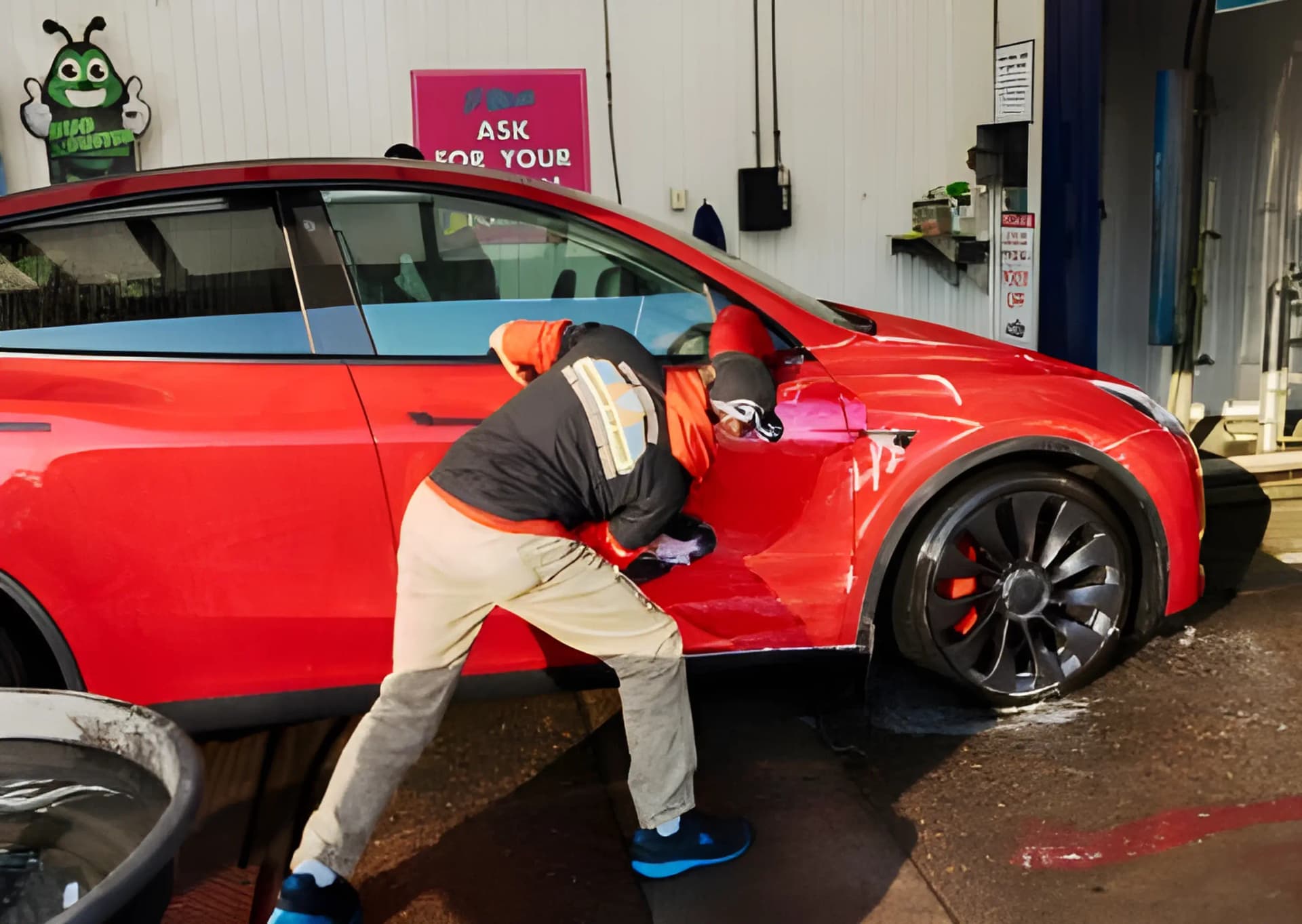 Step 3: Beginning of the Full Body Wash Even Before the Tunnel image